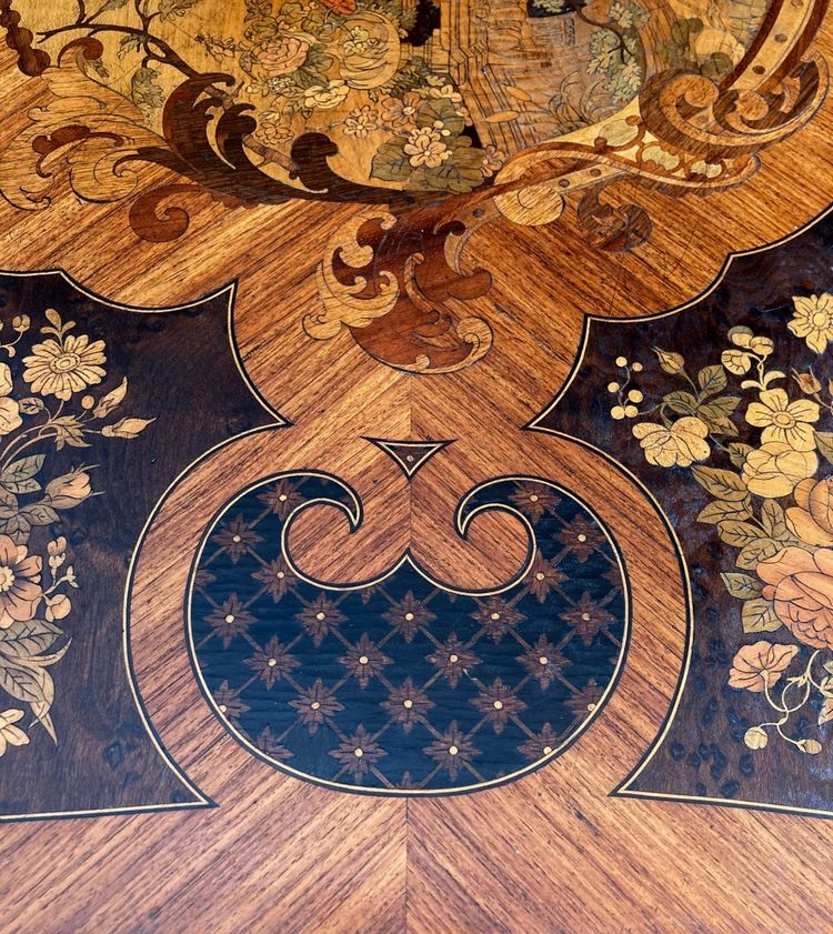 Table à jeux en marqueterie de bois de rose