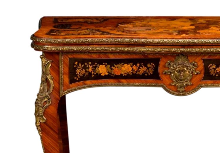 Table à jeux en marqueterie de bois de rose