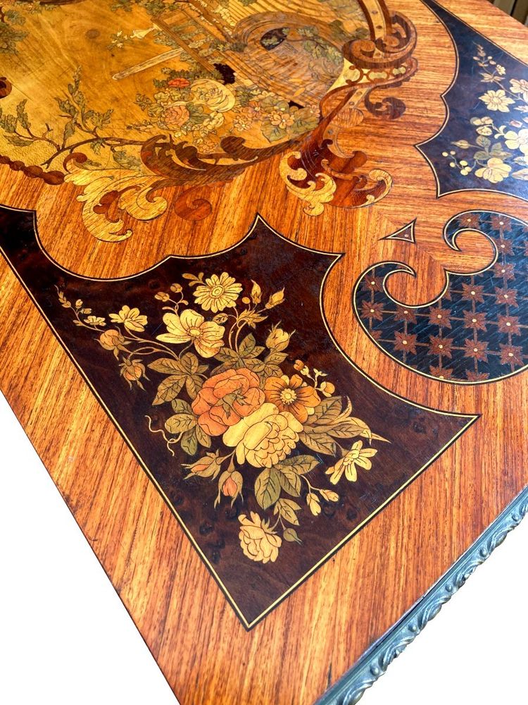 Table à jeux en marqueterie de bois de rose