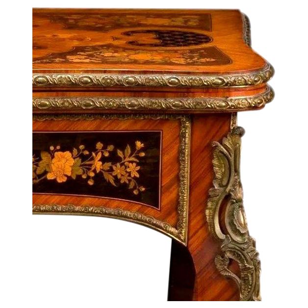 Table à jeux en marqueterie de bois de rose
