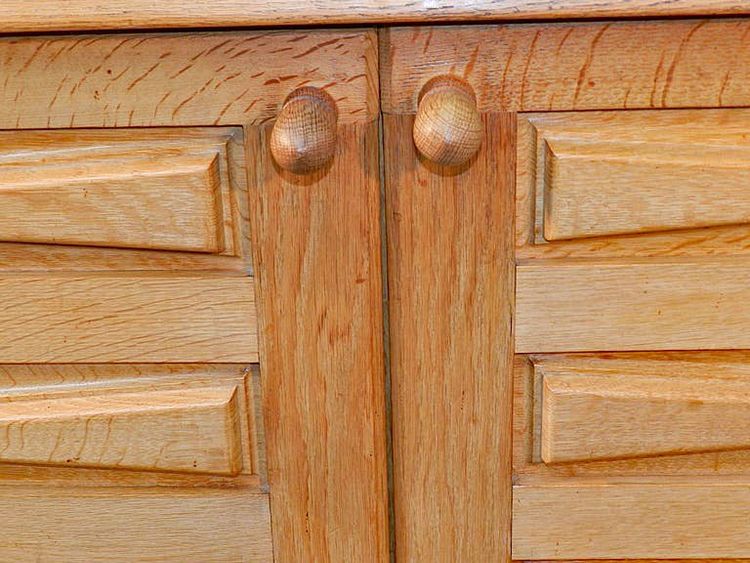Guillerme Et Chambron , grande ed elegante credenza in rovere Edition Votre Maison Circa 1970