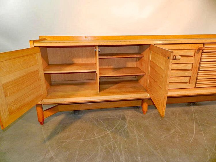 Guillerme Et Chambron , grande ed elegante credenza in rovere Edition Votre Maison Circa 1970