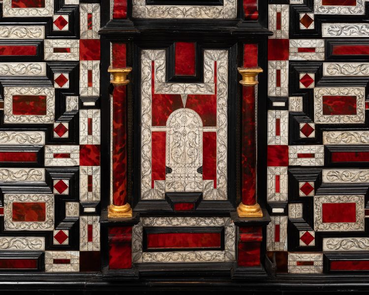 Armadietto in guscio di tartaruga e osso, Fiandre, XVII secolo