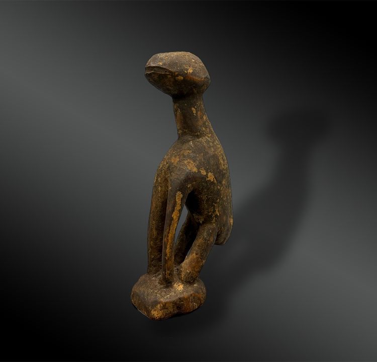 STATUETTE depicting a HYENE called thil - Ghana and Ivory Coast- First half of the 20th century