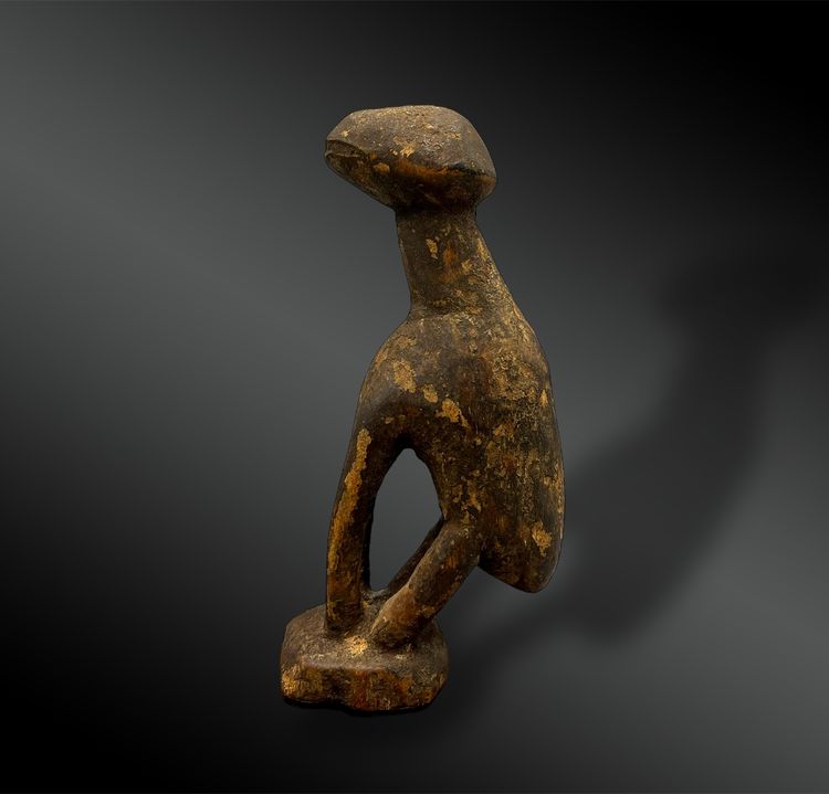 STATUETTE depicting a HYENE called thil - Ghana and Ivory Coast- First half of the 20th century