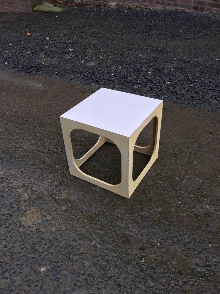 Petite Table d'Appoint En Bois Laqué, Pop Design Circa 1960/1970