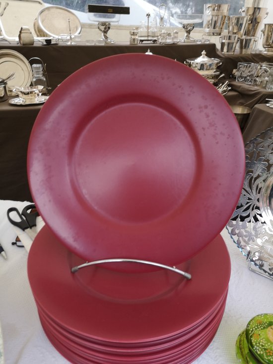 Set of 12 large Gien presentation plates, red/garnet color