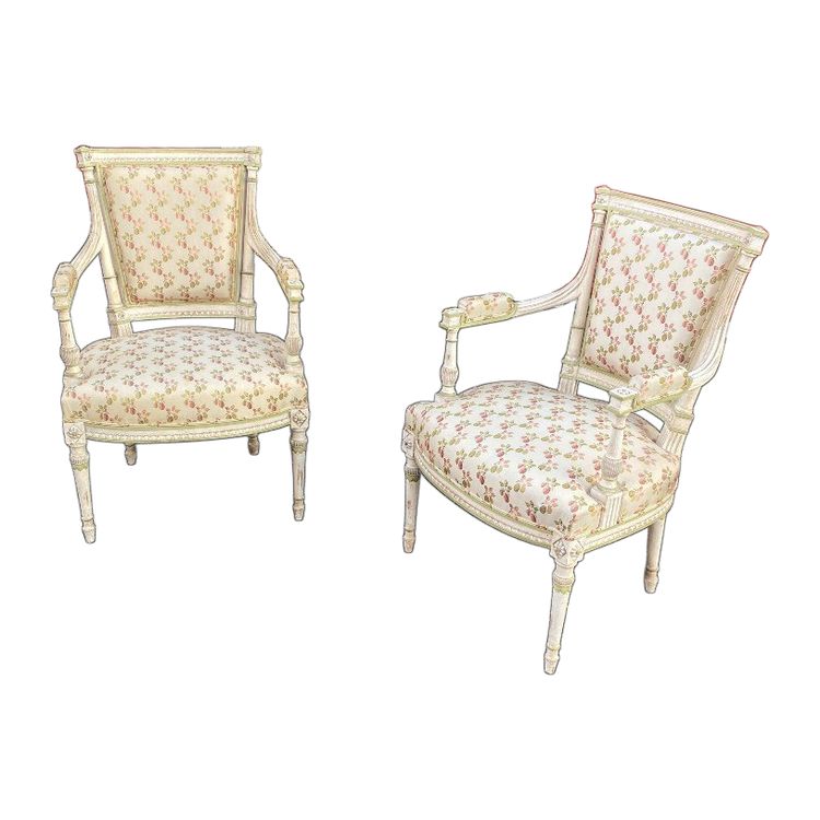 Paire De Fauteuils Style Louis XVI En Bois Sculpté Rechampi