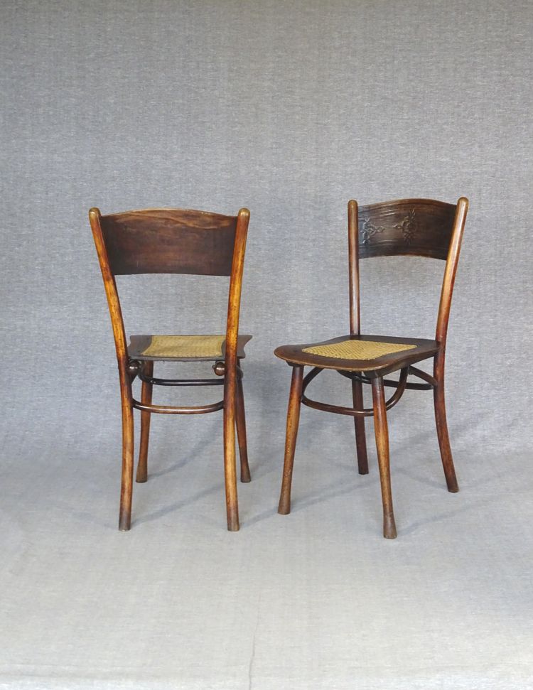 2 KOHN N°399 caned chairs, circa 1910, No Thonet