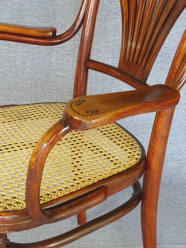 Poltrona Thonet N°221 , intarsio "bronzo" 1905, canalizzazione perfetta