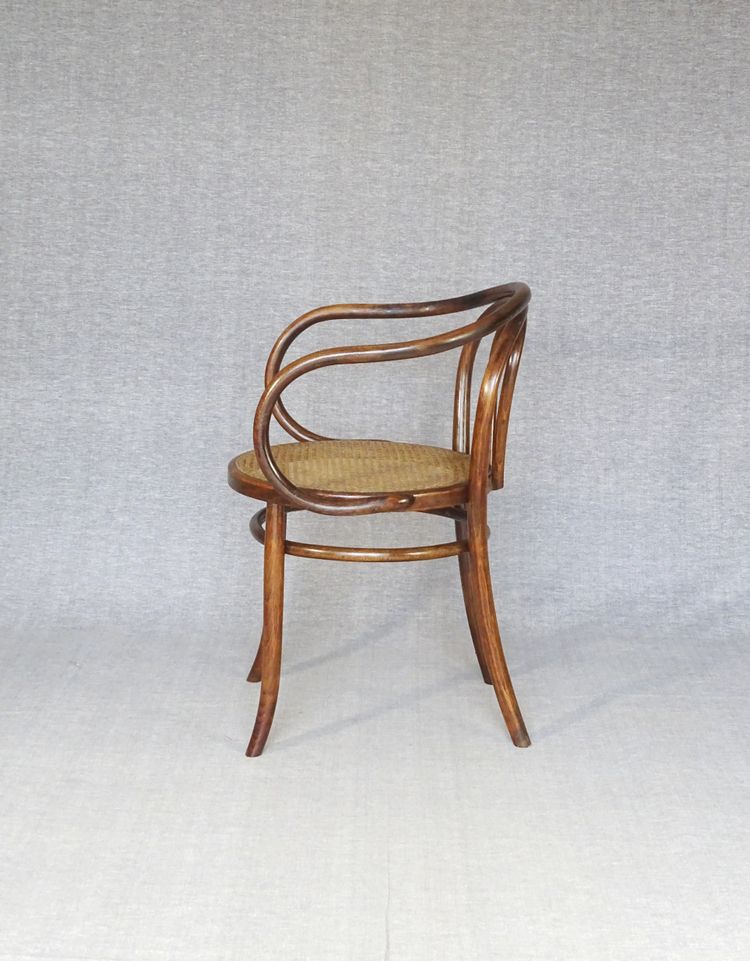 Poltrona Le Corbusier N°749 circa 1925, di Cambier (Belgio) canné- no Thonet