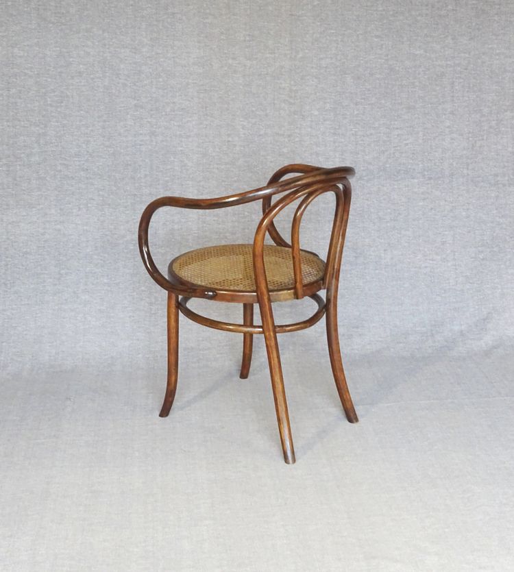 Poltrona Le Corbusier N°749 circa 1925, di Cambier (Belgio) canné- no Thonet