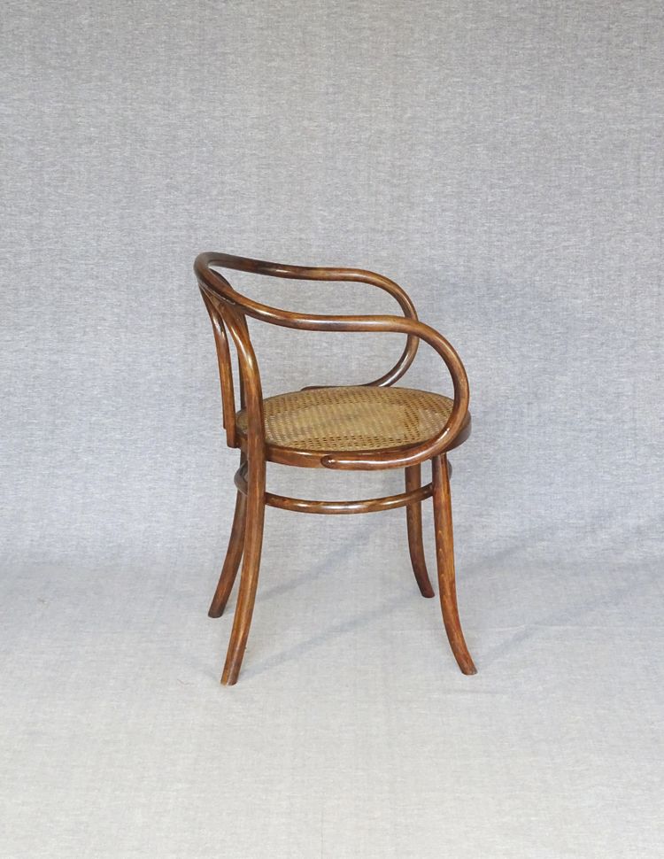 Poltrona Le Corbusier N°749 circa 1925, di Cambier (Belgio) canné- no Thonet