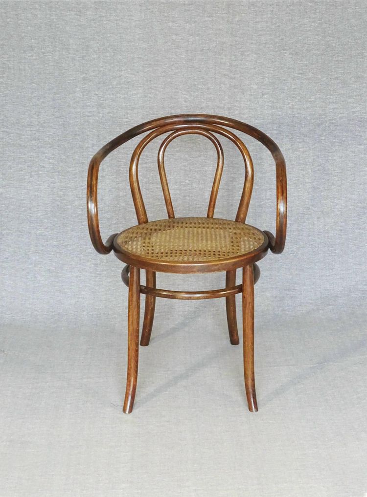 Poltrona Le Corbusier N°749 circa 1925, di Cambier (Belgio) canné- no Thonet