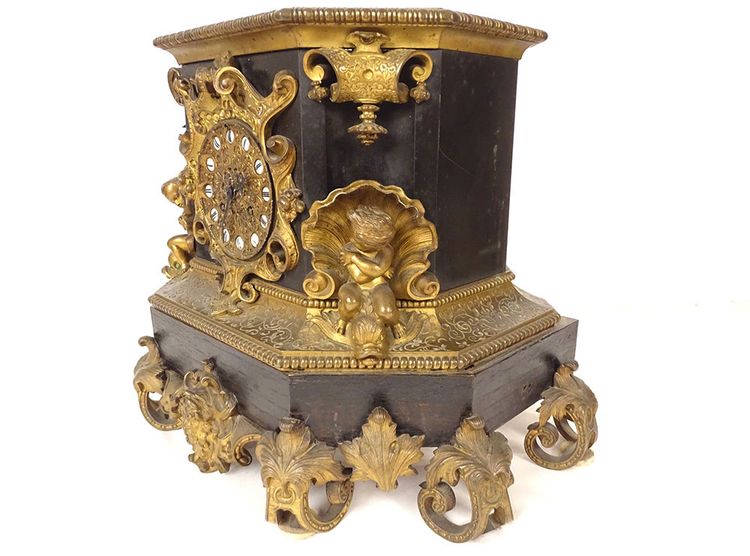 Orologio da tavolo in bronzo italiano a forma di pescatore Candelabro Napoleone III XIX secolo