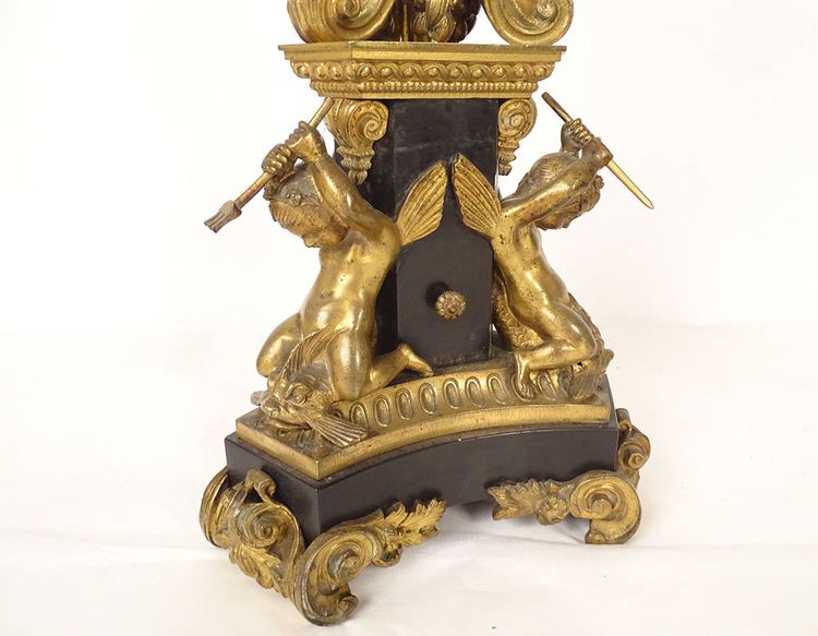 Orologio da tavolo in bronzo italiano a forma di pescatore Candelabro Napoleone III XIX secolo
