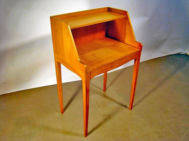 Tavolino in betulla con un cassetto Circa 1960