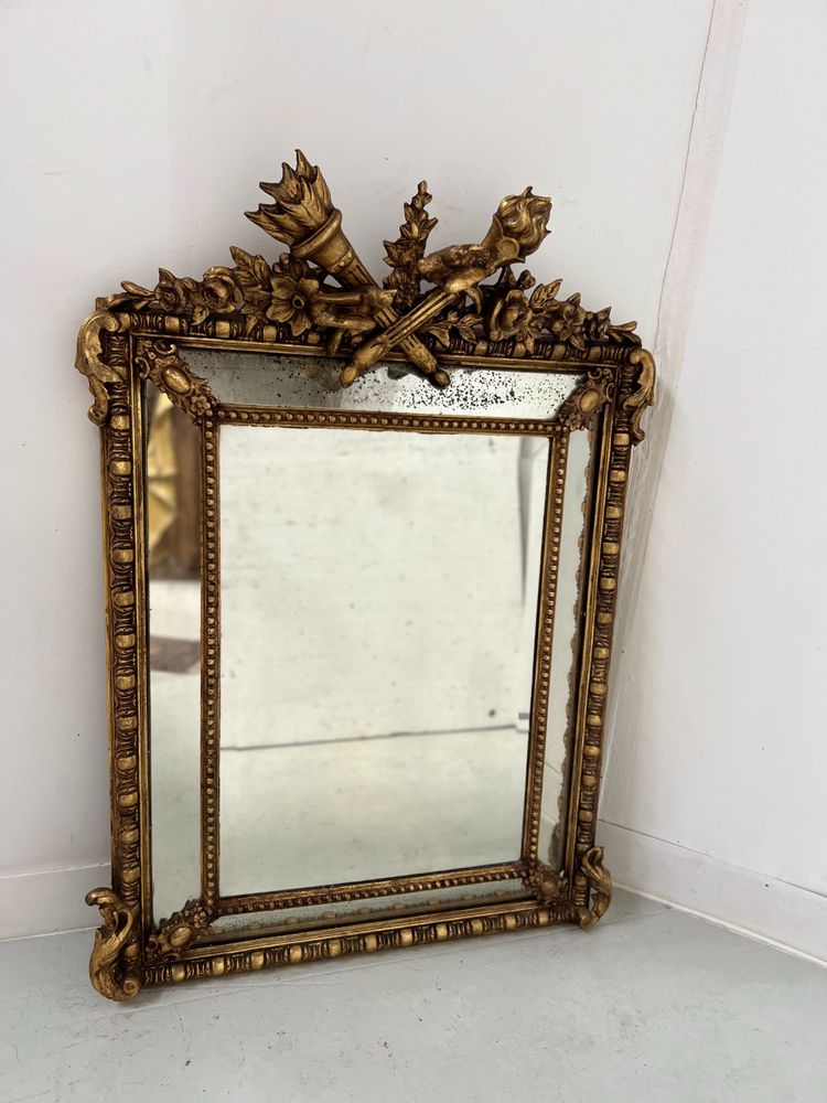 Miroir a pare closes de style Louis XVI en bois et stuc doré XIX siècle