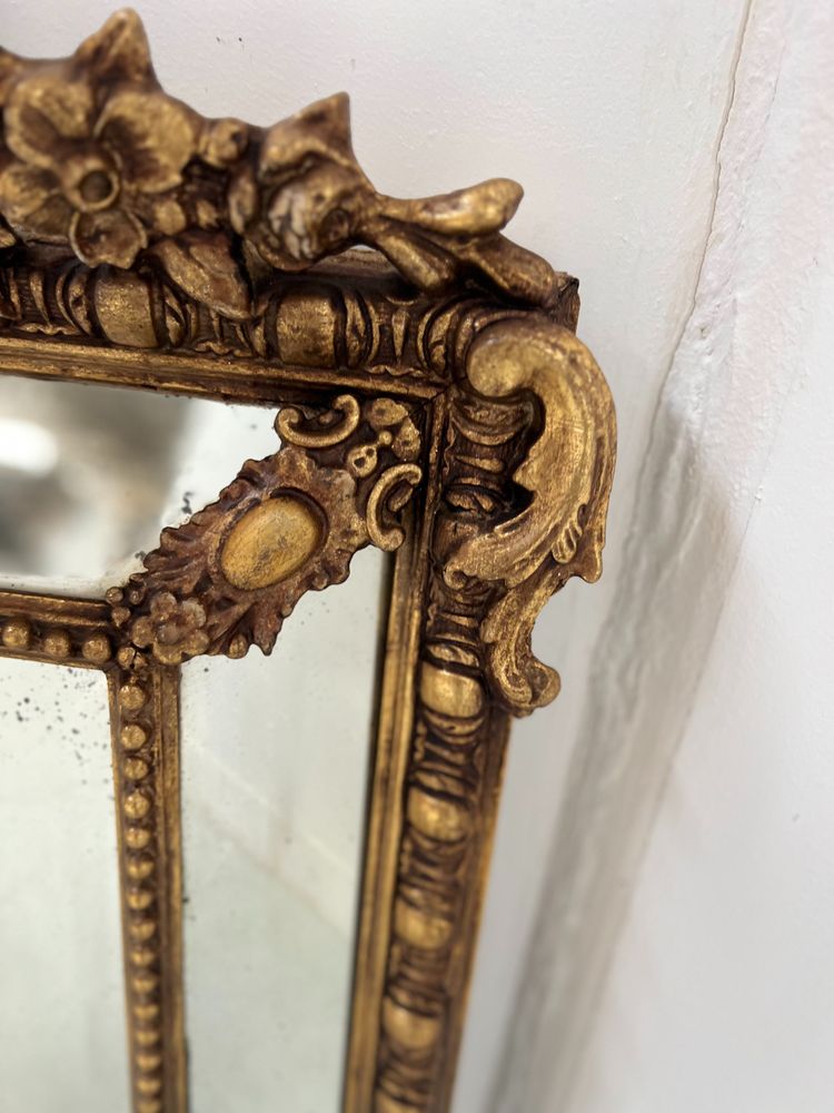 Miroir a pare closes de style Louis XVI en bois et stuc doré XIX siècle