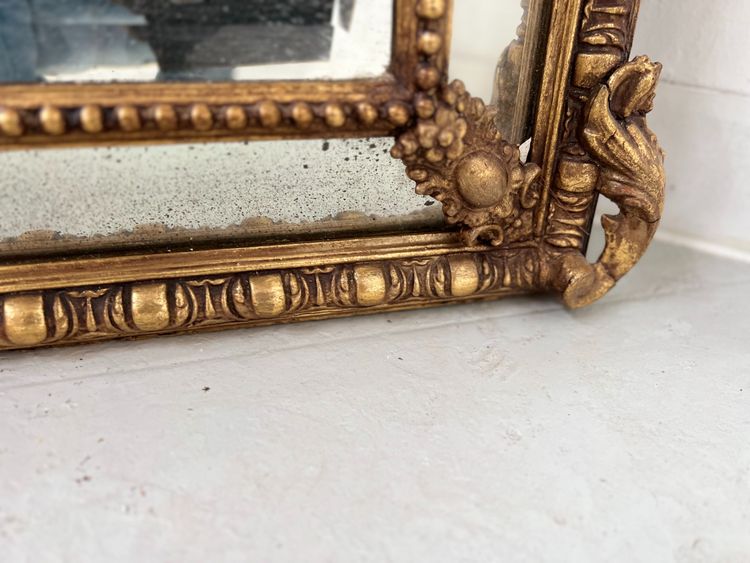 Miroir a pare closes de style Louis XVI en bois et stuc doré XIX siècle