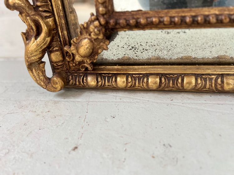 Miroir a pare closes de style Louis XVI en bois et stuc doré XIX siècle