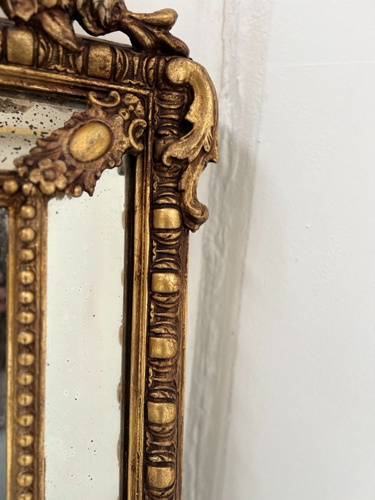 Miroir a pare closes de style Louis XVI en bois et stuc doré XIX siècle