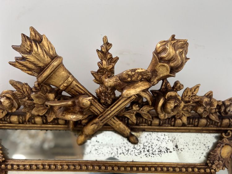 Miroir a pare closes de style Louis XVI en bois et stuc doré XIX siècle