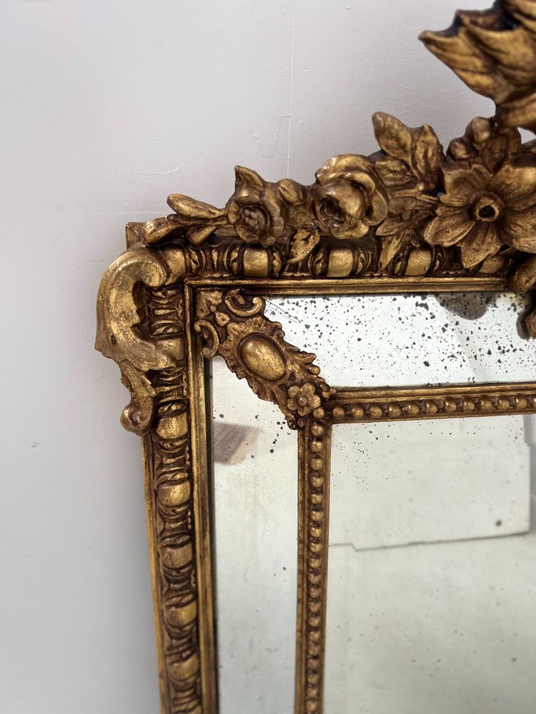 Miroir a pare closes de style Louis XVI en bois et stuc doré XIX siècle