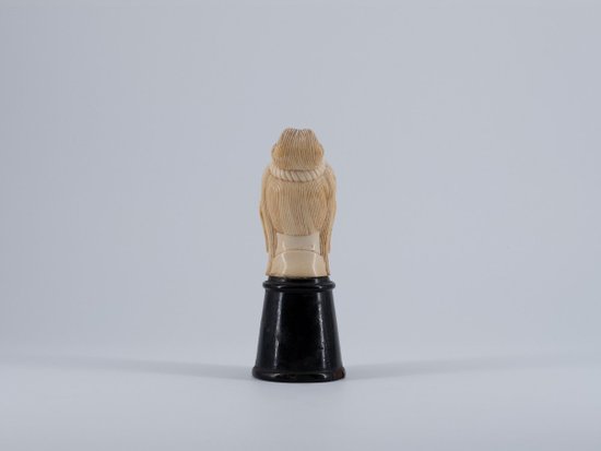 Tête Sculptée En Ivoire. Asie, XIXe Siècle.