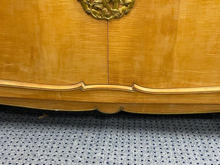 Jules Leleu, Credenza Art Déco in impiallacciatura di sicomoro e bronzo, firmata