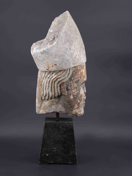 Portrait Sculpté D’un évêque, XVe Siècle