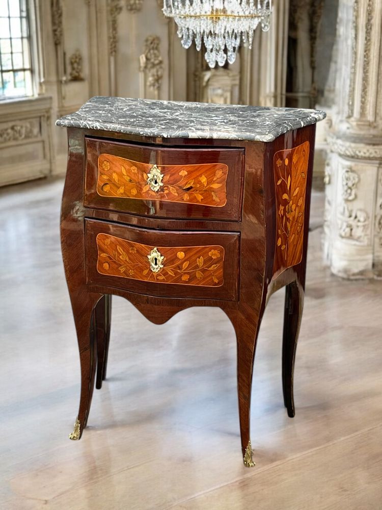 COMMODE DEL XVIII SECOLO DI STILE LOUIS XV IN MARQUETRY DI FIORI CON TOPI IN MARMO