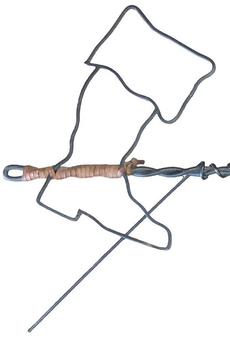 Originale appendiabiti in ferro battuto e rattan, 1970 circa