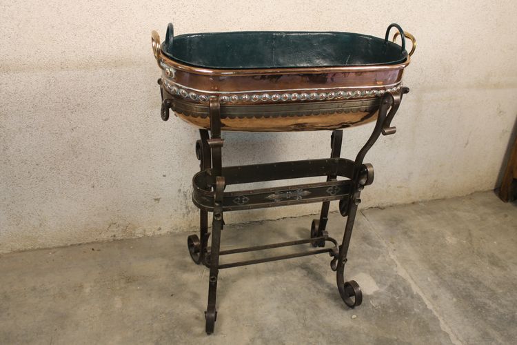 Large planter in copper and wrought iron in the Haute Epoque early 20th century style