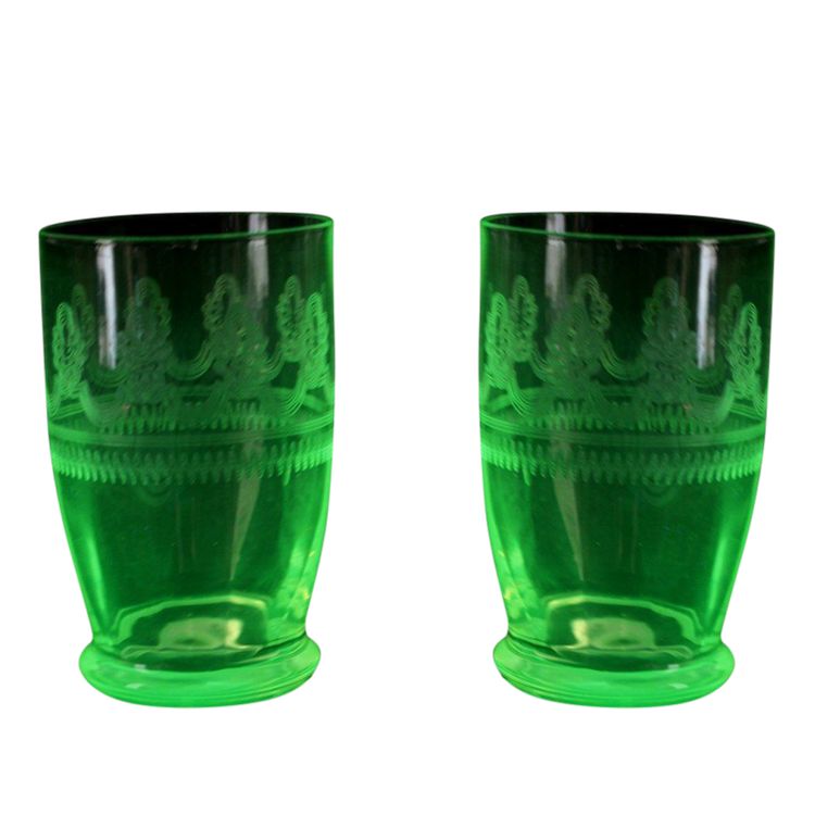 Deux verres gravés en Ouraline, vers 1900