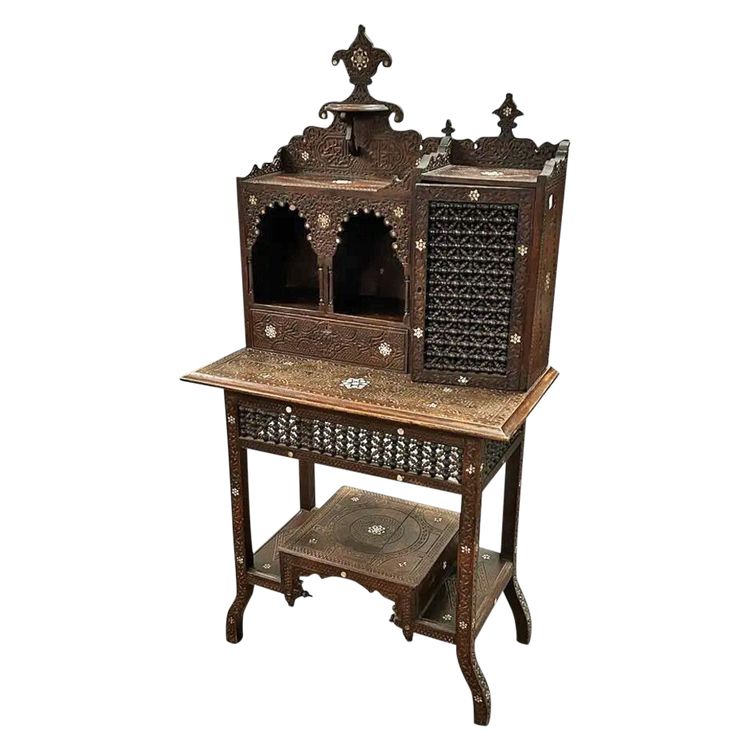 Bonheur Du Jour "syrien" Legno intagliato, intarsio di madreperla, fine XIX secolo