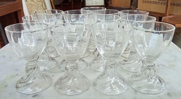 12 anciens verres apéritif cristal Saint Louis 