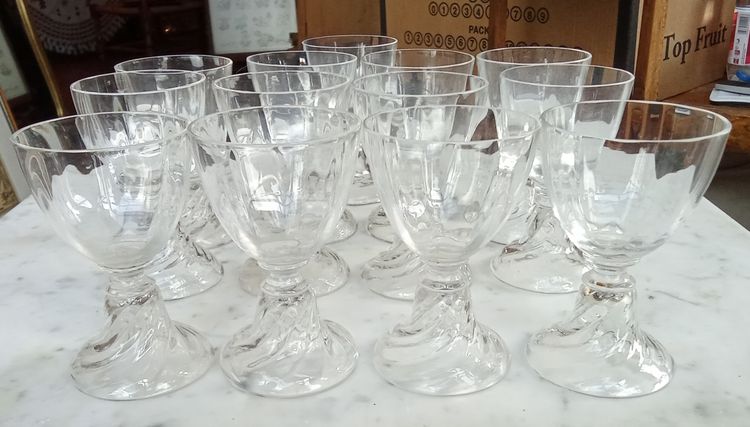12 anciens verres apéritif cristal Saint Louis 