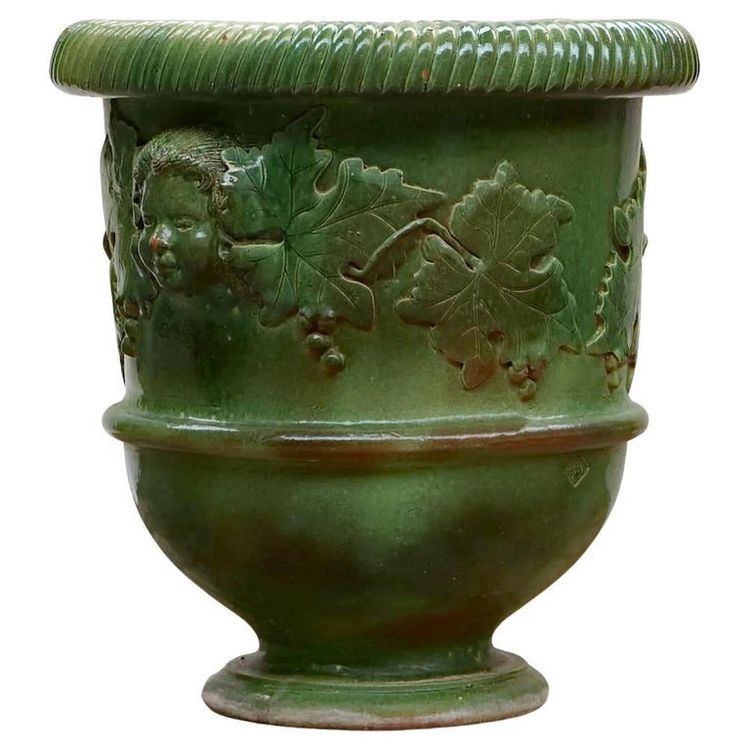 Very Large Medici Basin in Glazed Terracotta with Face and Vine Leaves Decor