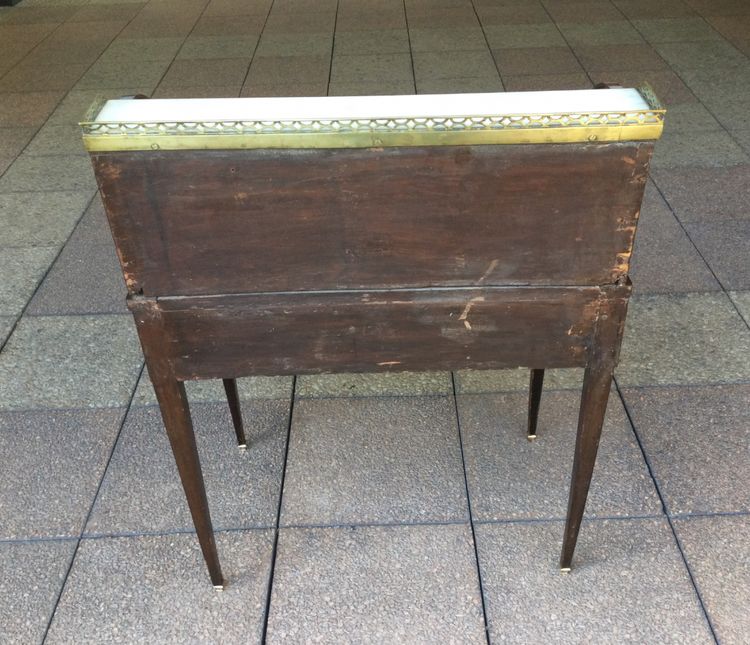 Un petit bureau ''cylindre''en marqueterie.