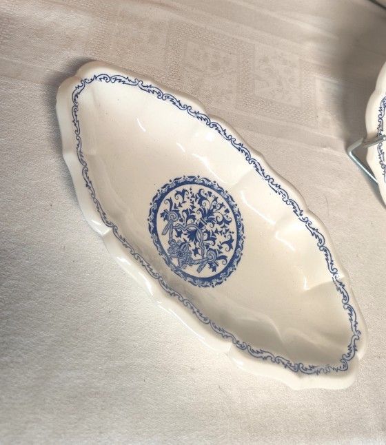 Manufacture de GIEN. Service de table en faïence modèle Rouen 1932. Années 60. 28 pièces