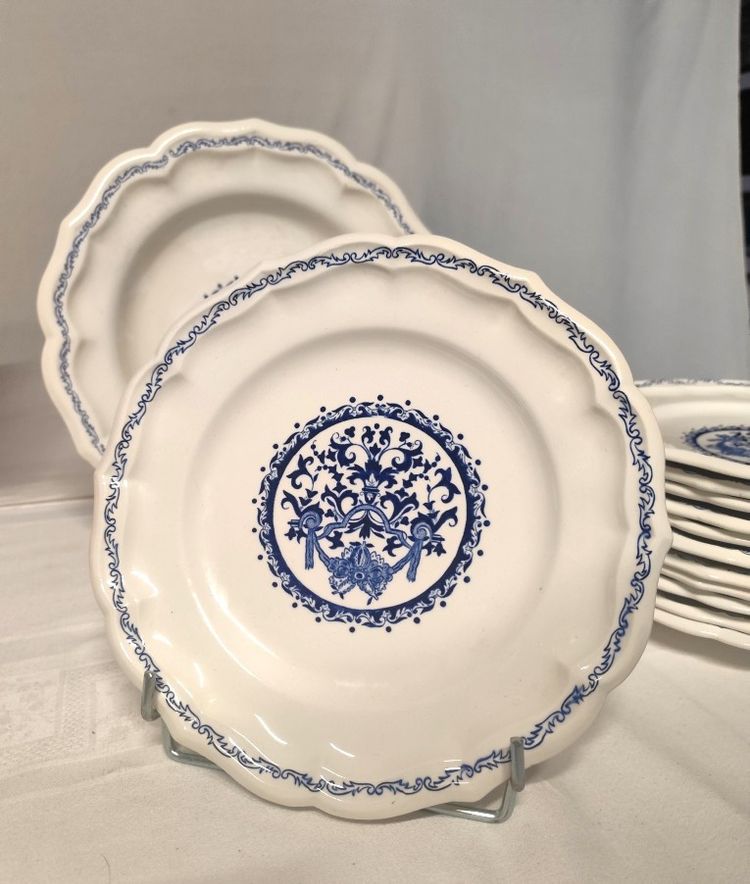 Manufacture de GIEN. Service de table en faïence modèle Rouen 1932. Années 60. 28 pièces