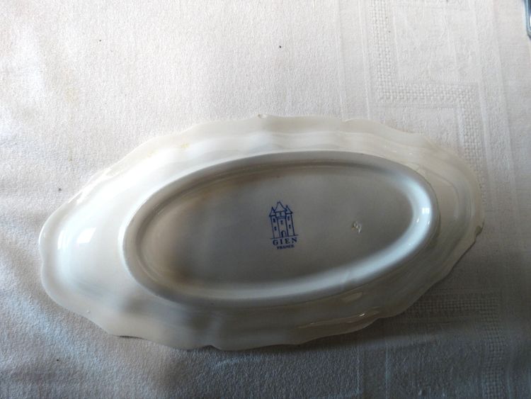 Manufacture de GIEN. Service de table en faïence modèle Rouen 1932. Années 60. 28 pièces