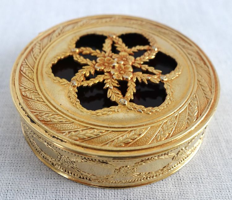 Scatola rotonda con gemelli in argento vermeil e tartaruga in stile russo - 63g