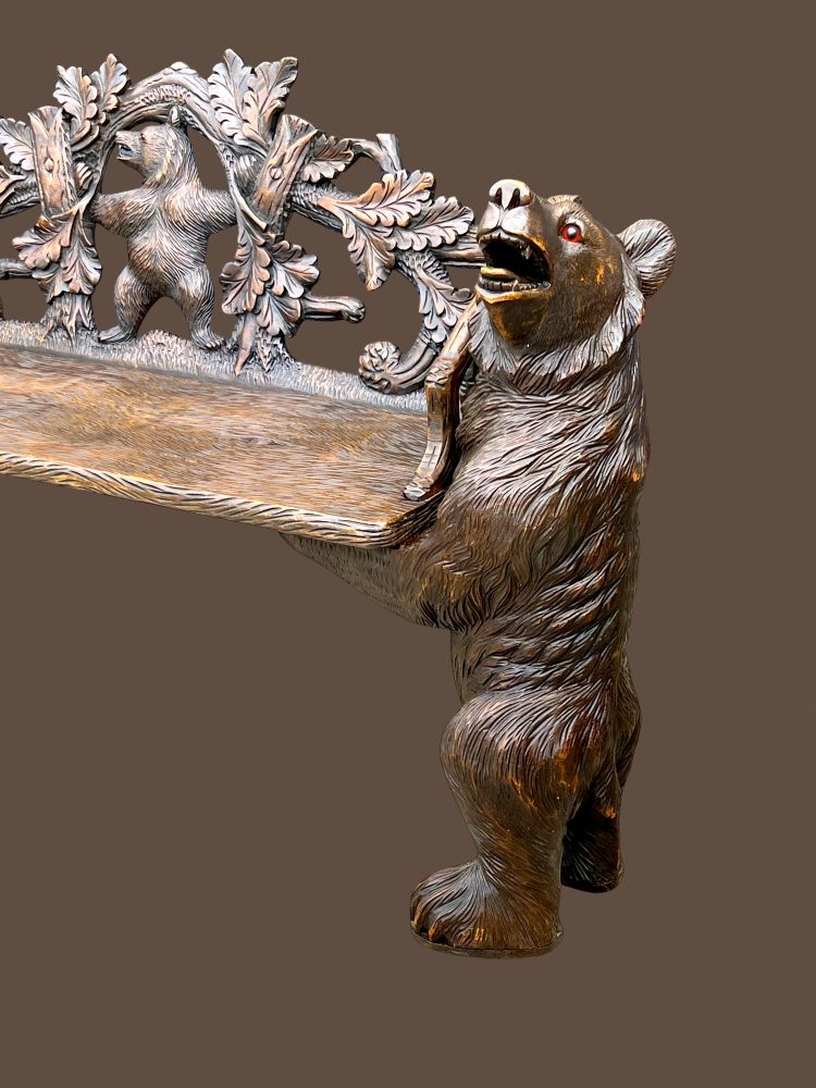 BANC AUX OURS FORET NOIRE EN BOIS SCULPTÉ A DÉCOR D OURSON ÉPOQUE FIN XIX e