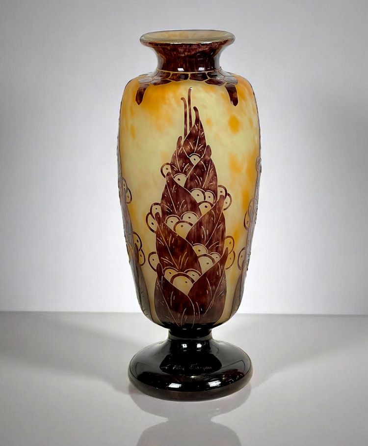LE VERRE FRANÇAIS 1924 / 1927 BALUSTER VASE ON STEM IN MULTI-LAYERED GLASS