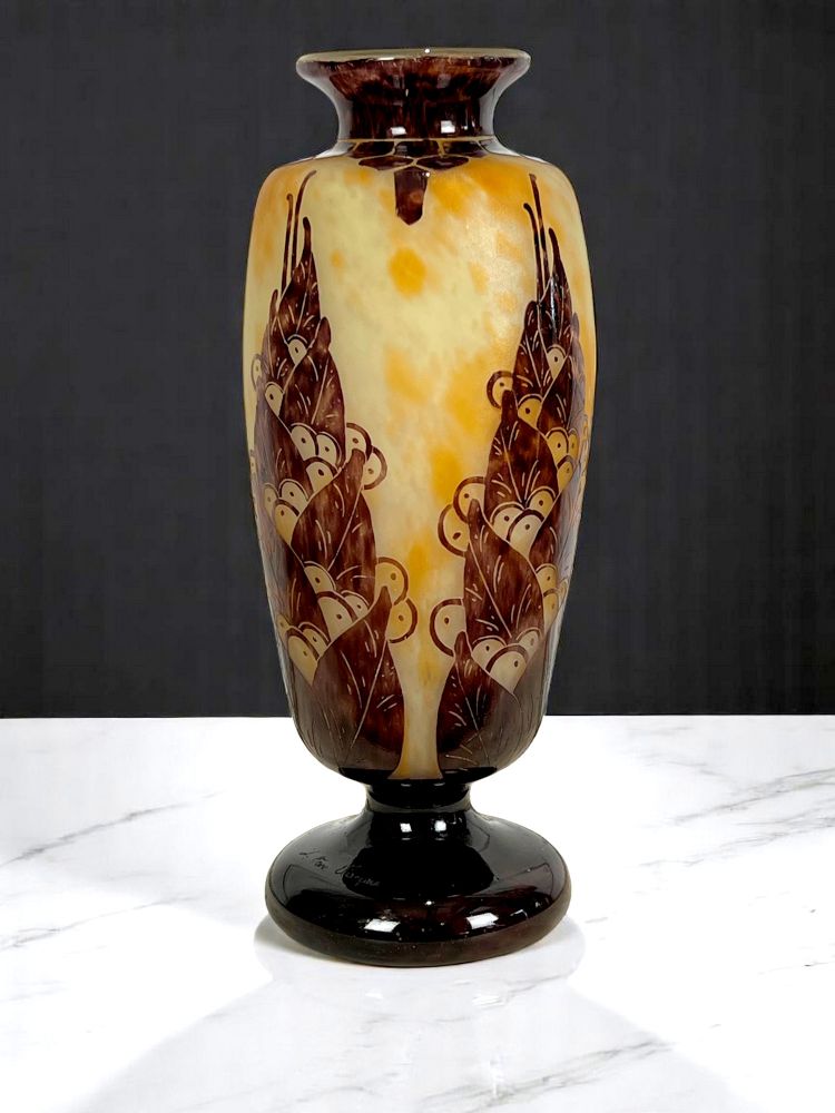 LE VERRE FRANÇAIS 1924 / 1927 BALUSTER VASE ON STEM IN MULTI-LAYERED GLASS