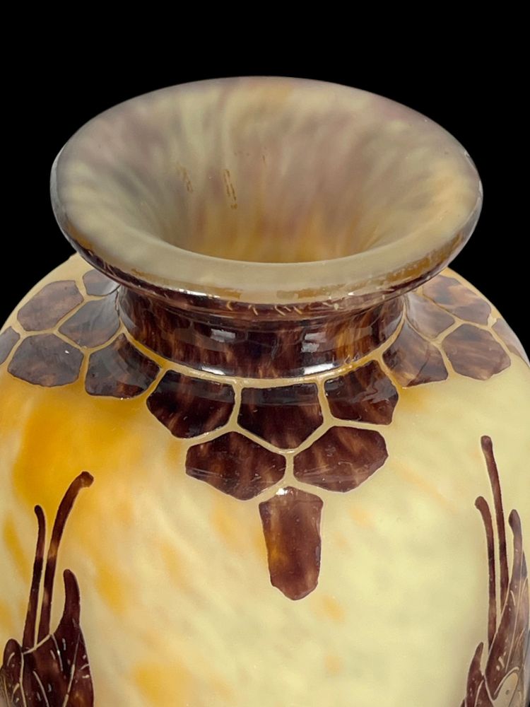 LE VERRE FRANÇAIS 1924 / 1927 BALUSTER VASE ON STEM IN MULTI-LAYERED GLASS