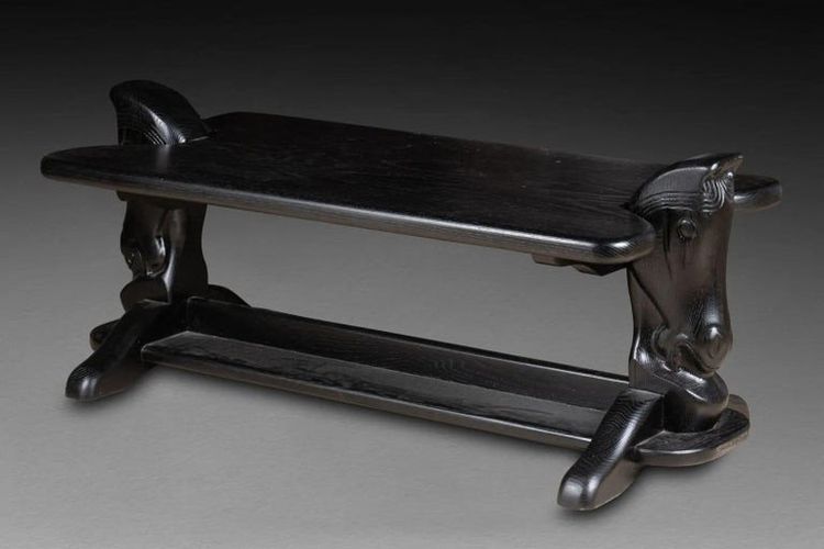 Table De Salon A Decor De Têtes De Chevaux , Chêne Noirci, Circa 1970