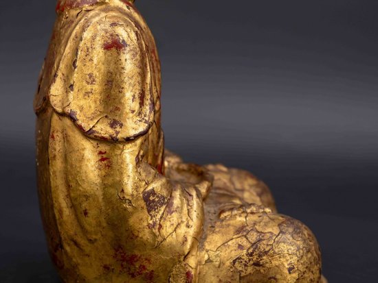 Guanyin in bronzo laccato in oro, XVIII secolo